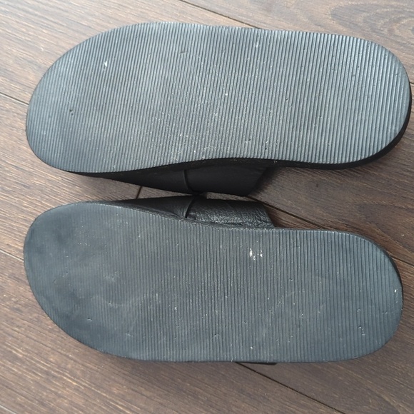 Crisscross Leather Sandals - Picture 7 of 10